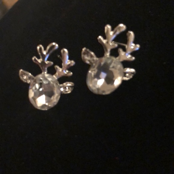 ✨🎄Crystal-Clear Reindeer Studs✨ - Picture 3 of 3